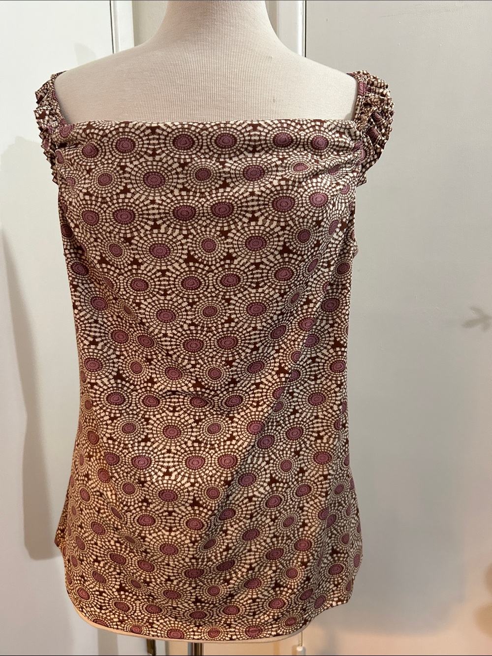 Covington Square-Neck Sleeveless Blouse in Cream and Mauve
